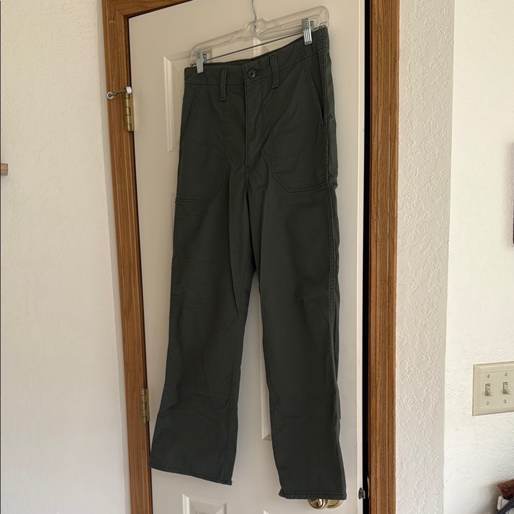 High waisted Green Pants with Relaxed Fit and Straight Leg